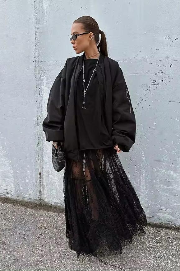 JENN - High-waisted lace skirt in black